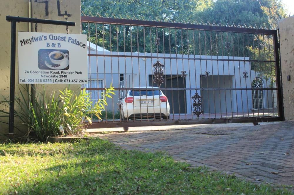 Meyiwa Guest Palace Newcastle Esterno foto