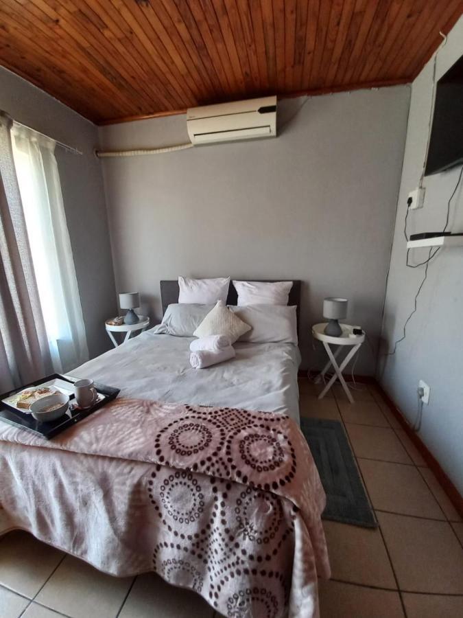 Meyiwa Guest Palace Newcastle Esterno foto