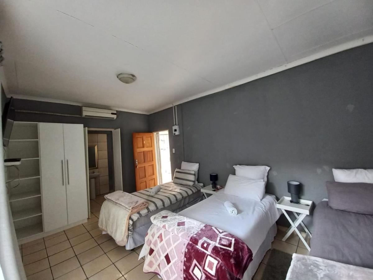 Meyiwa Guest Palace Newcastle Esterno foto