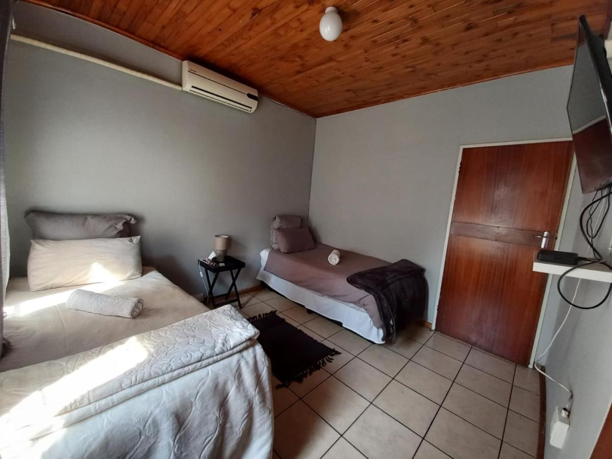 Meyiwa Guest Palace Newcastle Esterno foto